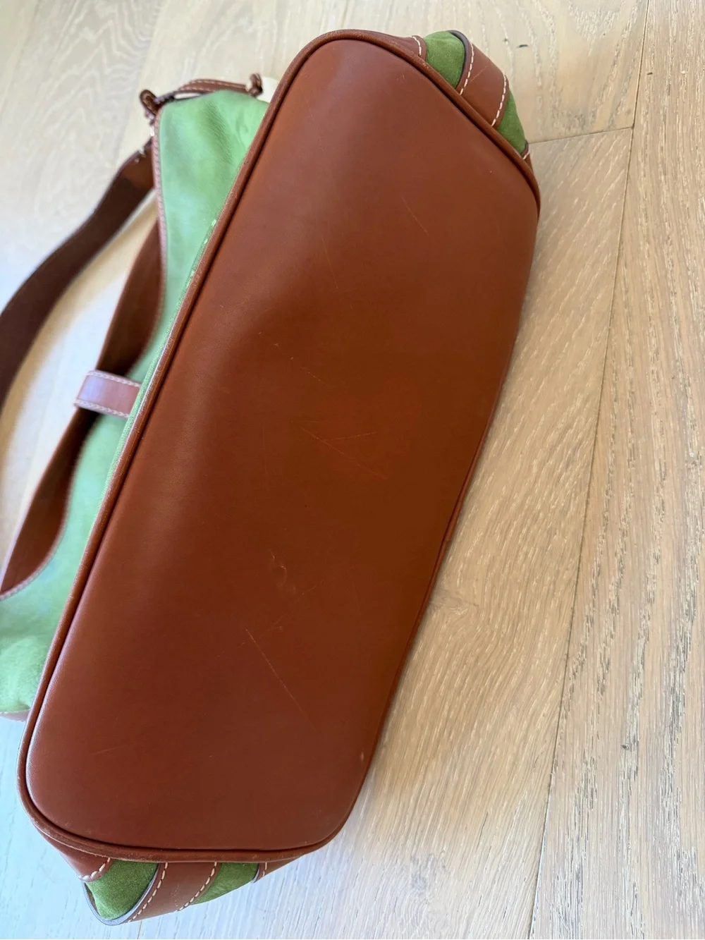 Vintage Dooney & Bourke Green Leather Shoulder Bag w/ Brown Trim and Gold Charm - Picture 5 of 13